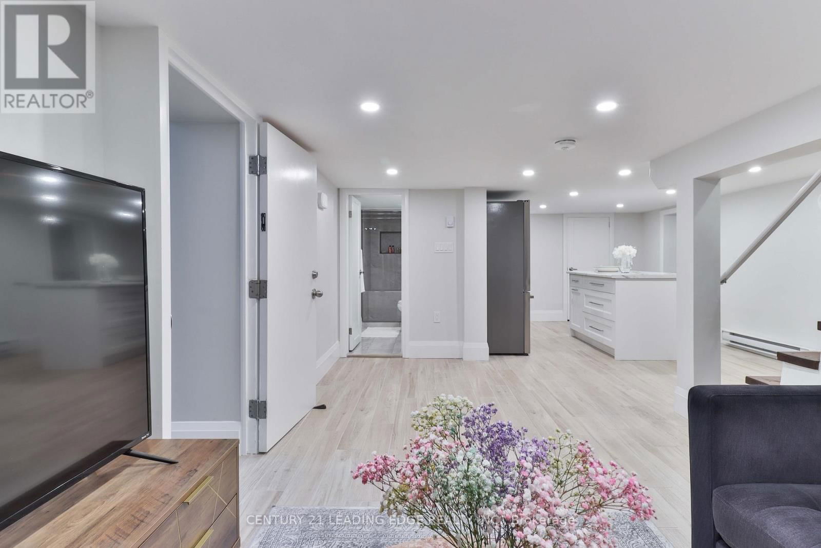 Unit D - 487 EAGLE STREET Image 3