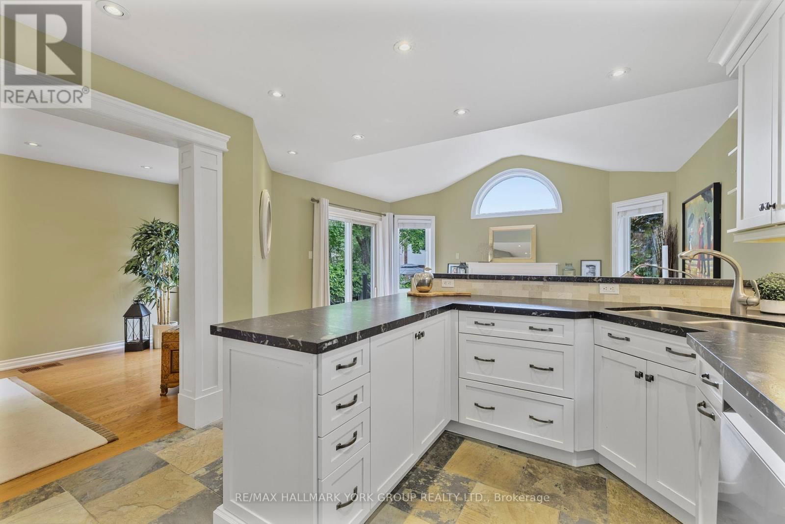 110 RUSH ROAD Image 9