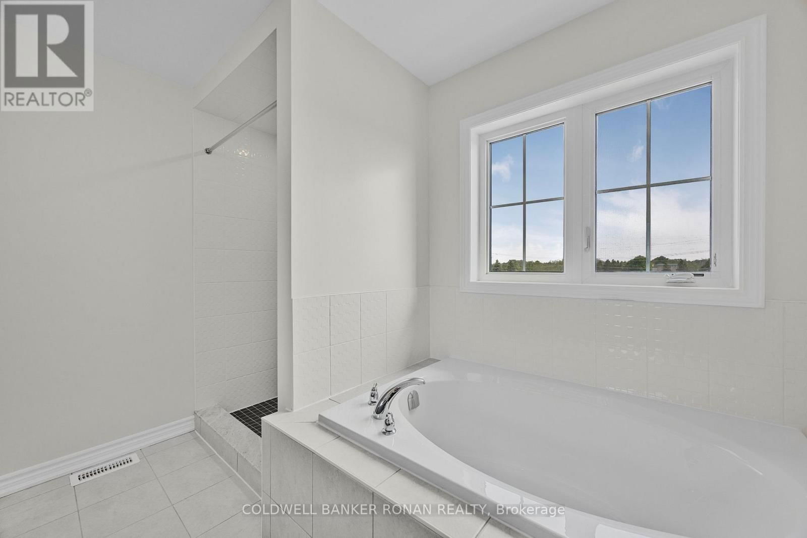 23 FENN CRESCENT Image 33