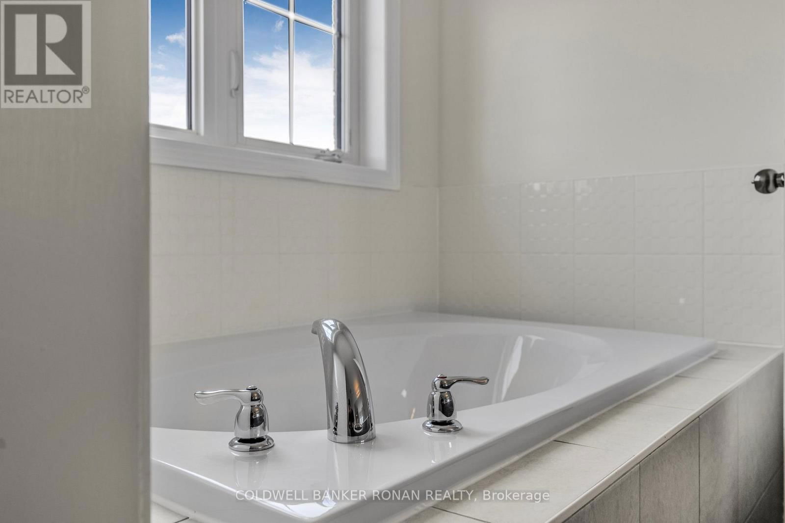 23 FENN CRESCENT Image 35