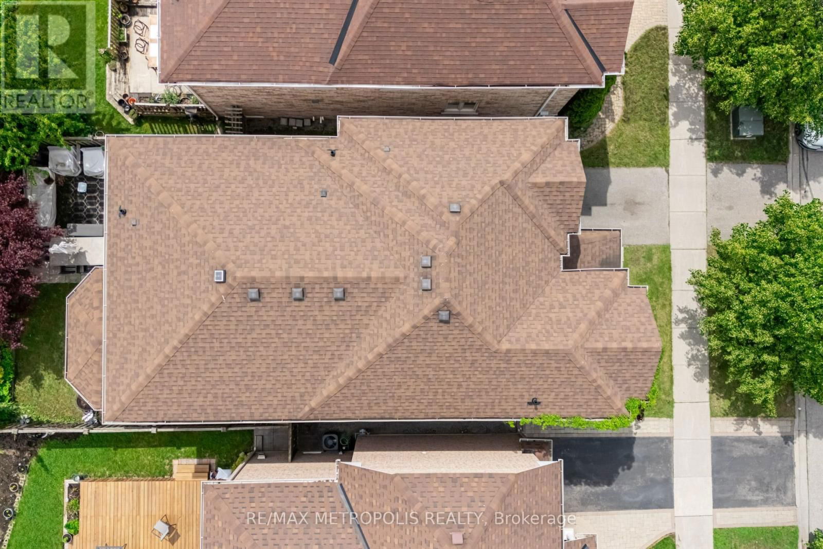 19 MIRAMAR DRIVE Image 36