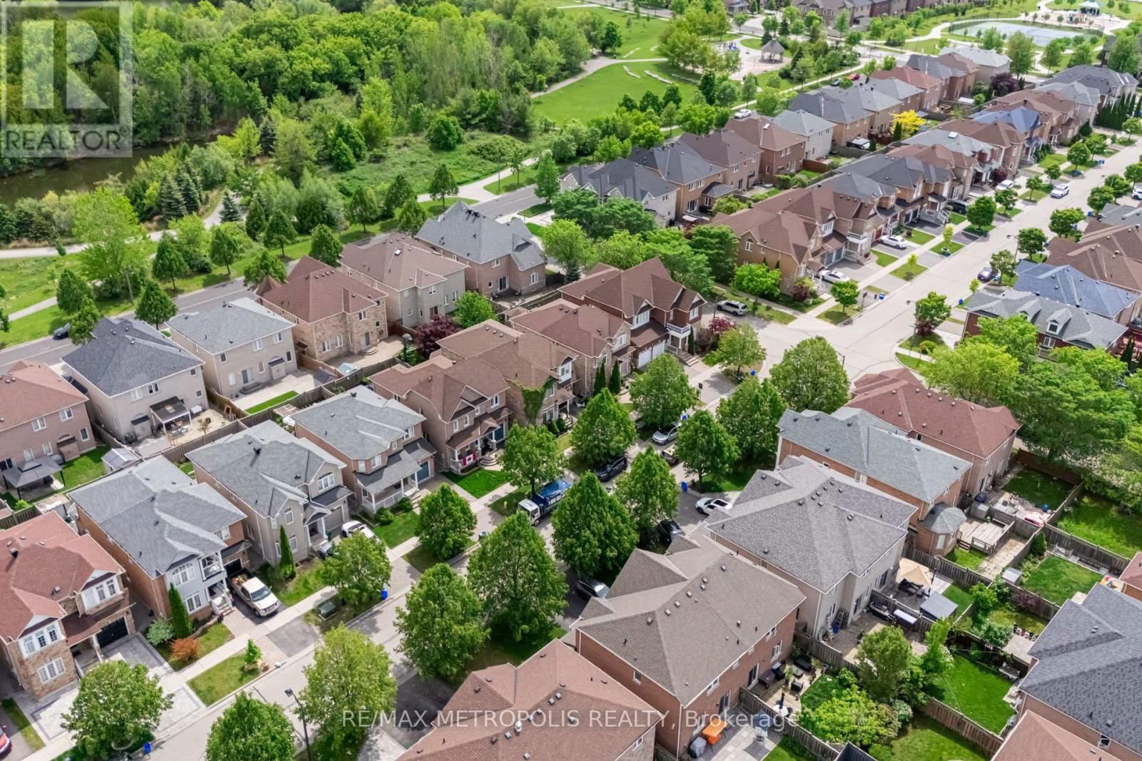 19 MIRAMAR DRIVE Image 38