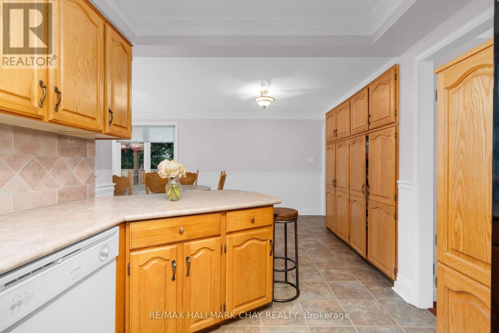65 IMPERIAL CRESCENT Image 12