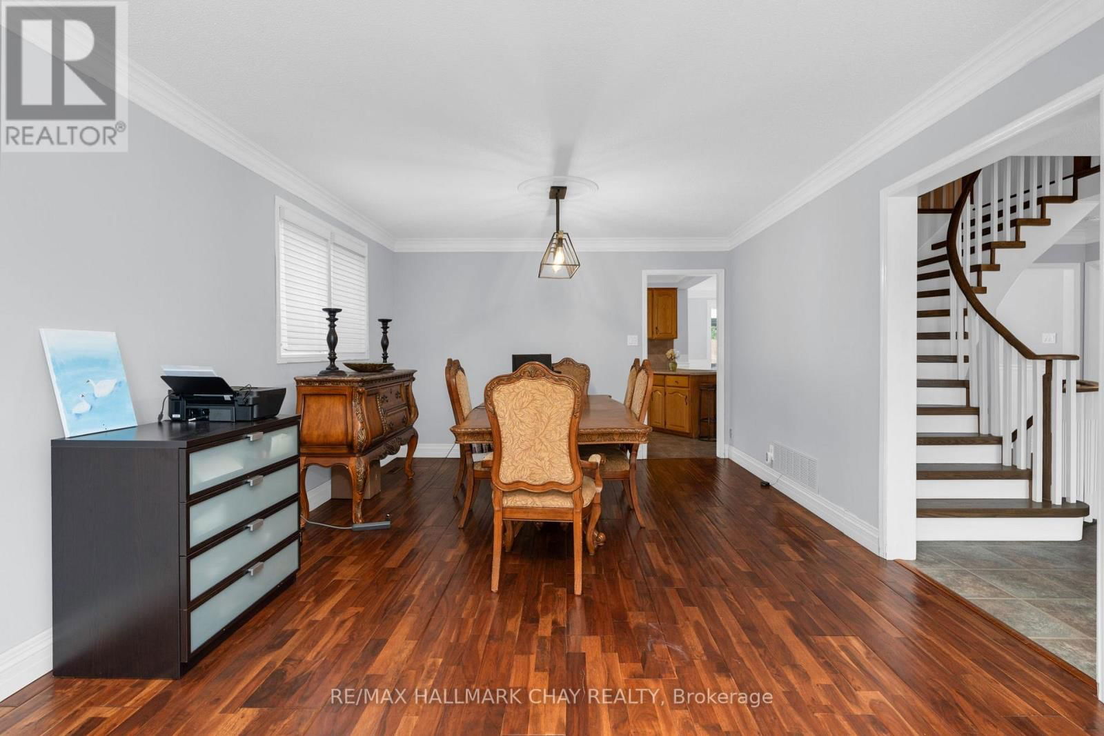 65 IMPERIAL CRESCENT Image 14
