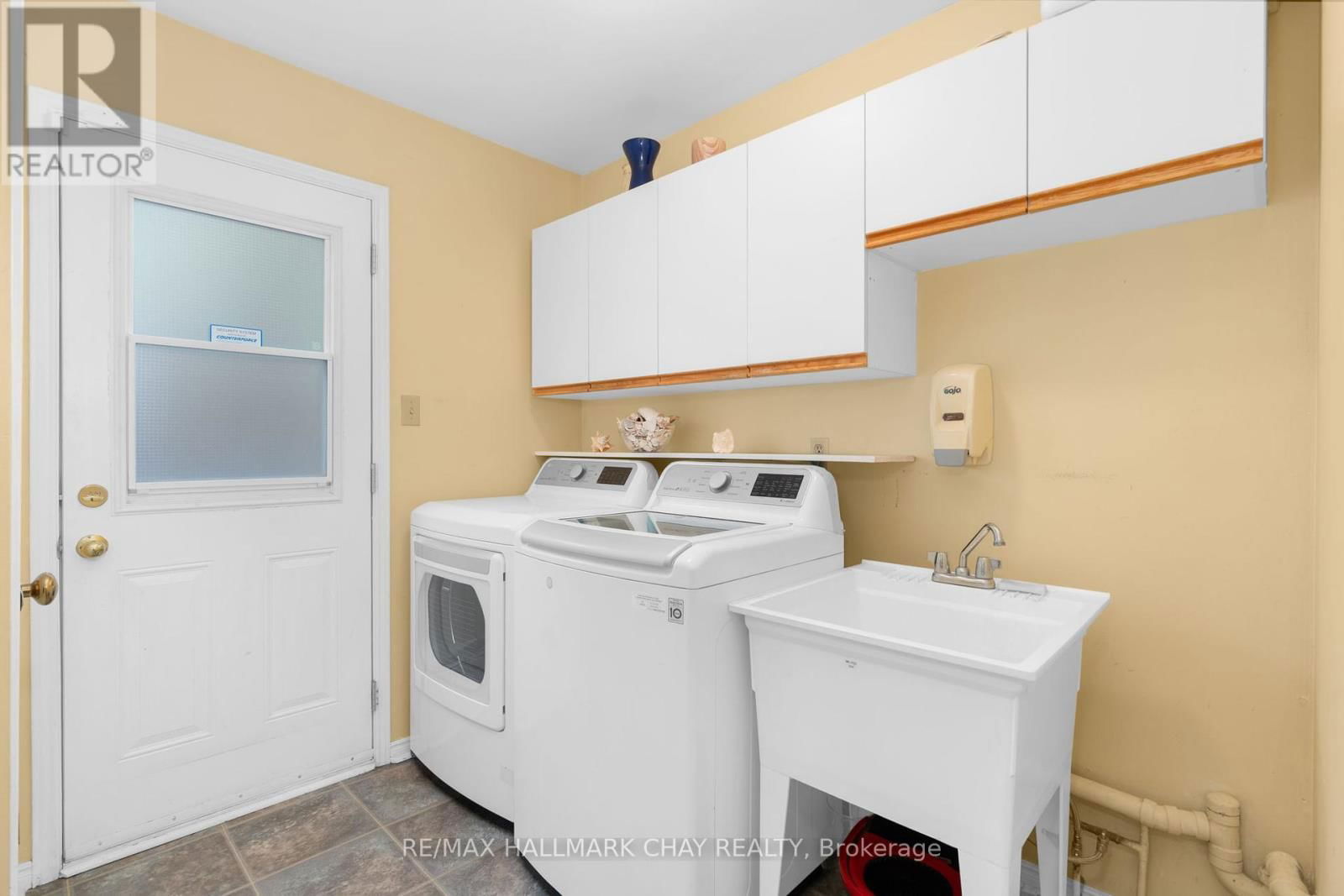 65 IMPERIAL CRESCENT Image 16