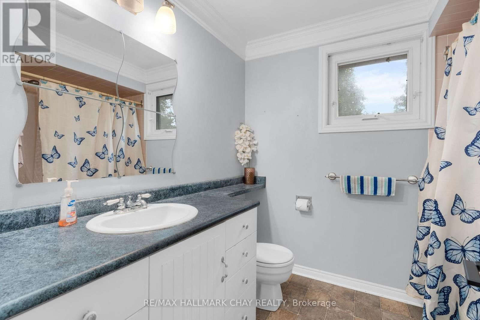 65 IMPERIAL CRESCENT Image 20