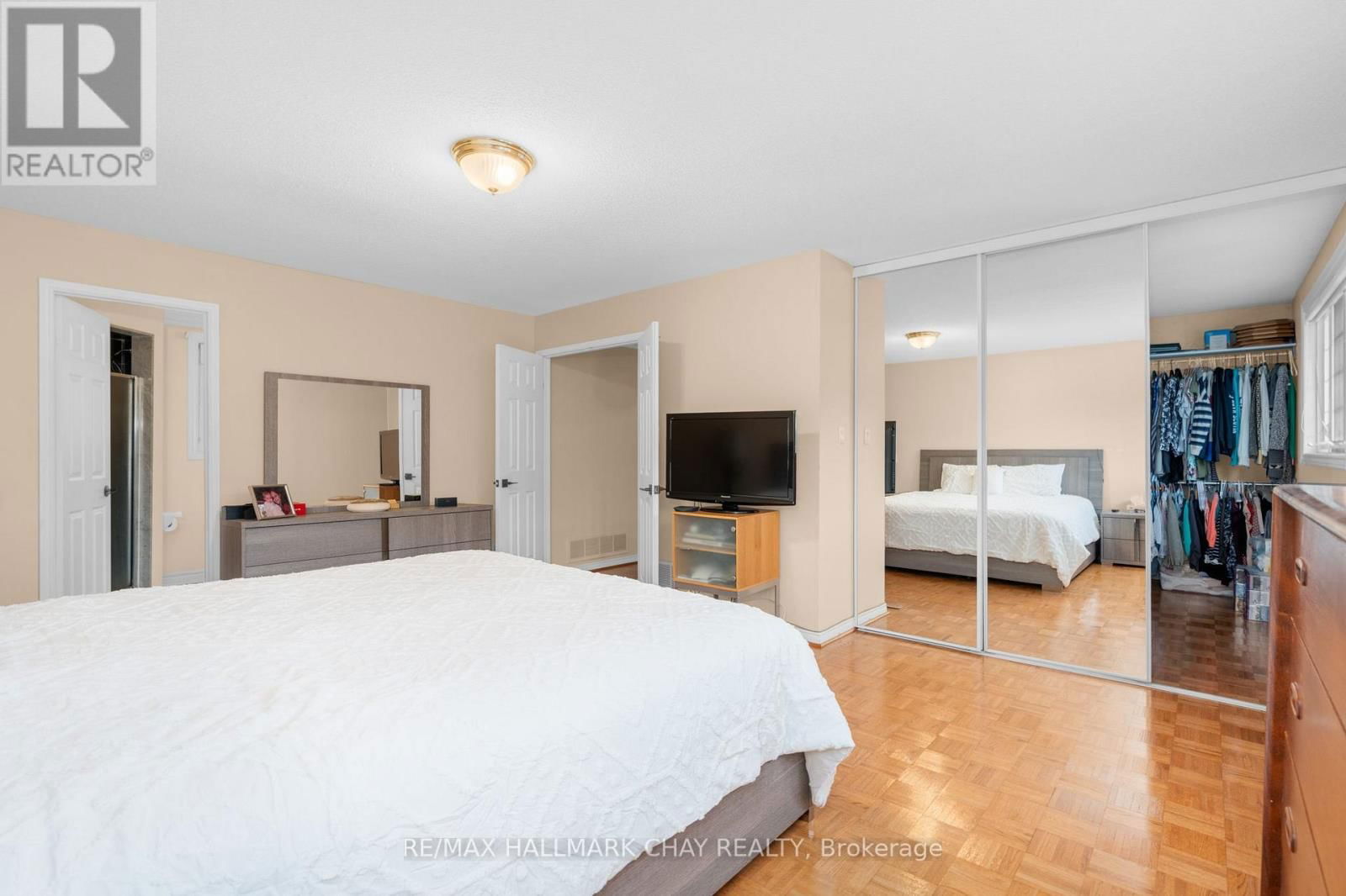 65 IMPERIAL CRESCENT Image 22