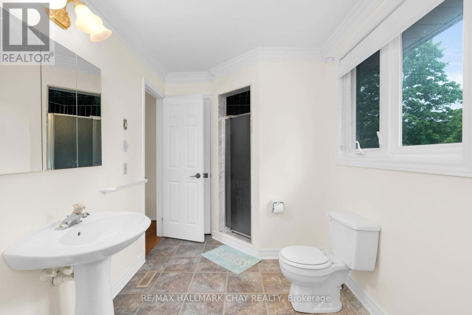 65 IMPERIAL CRESCENT Image 23