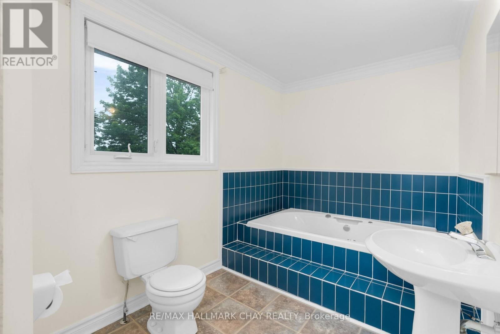 65 IMPERIAL CRESCENT Image 24