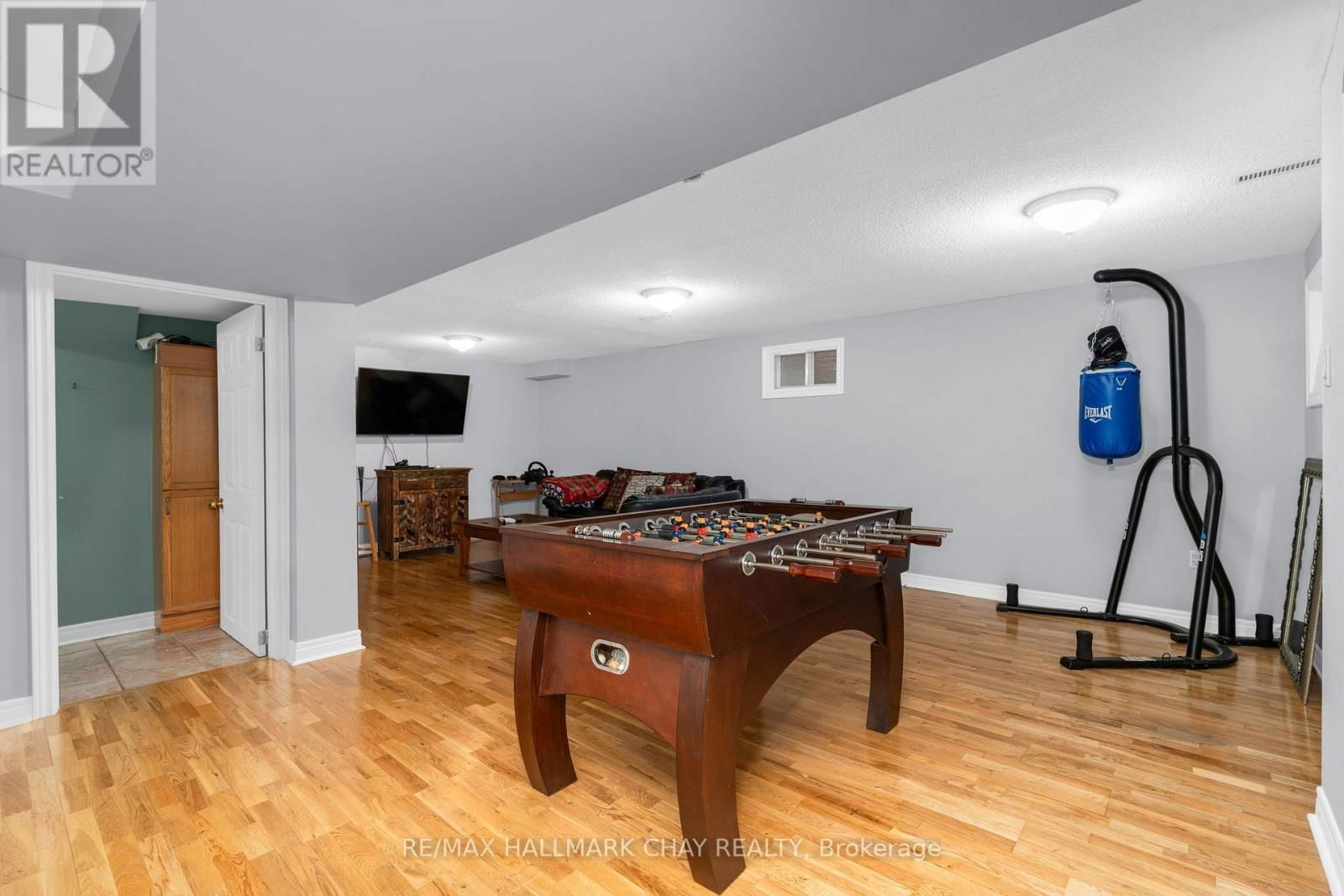 65 IMPERIAL CRESCENT Image 25