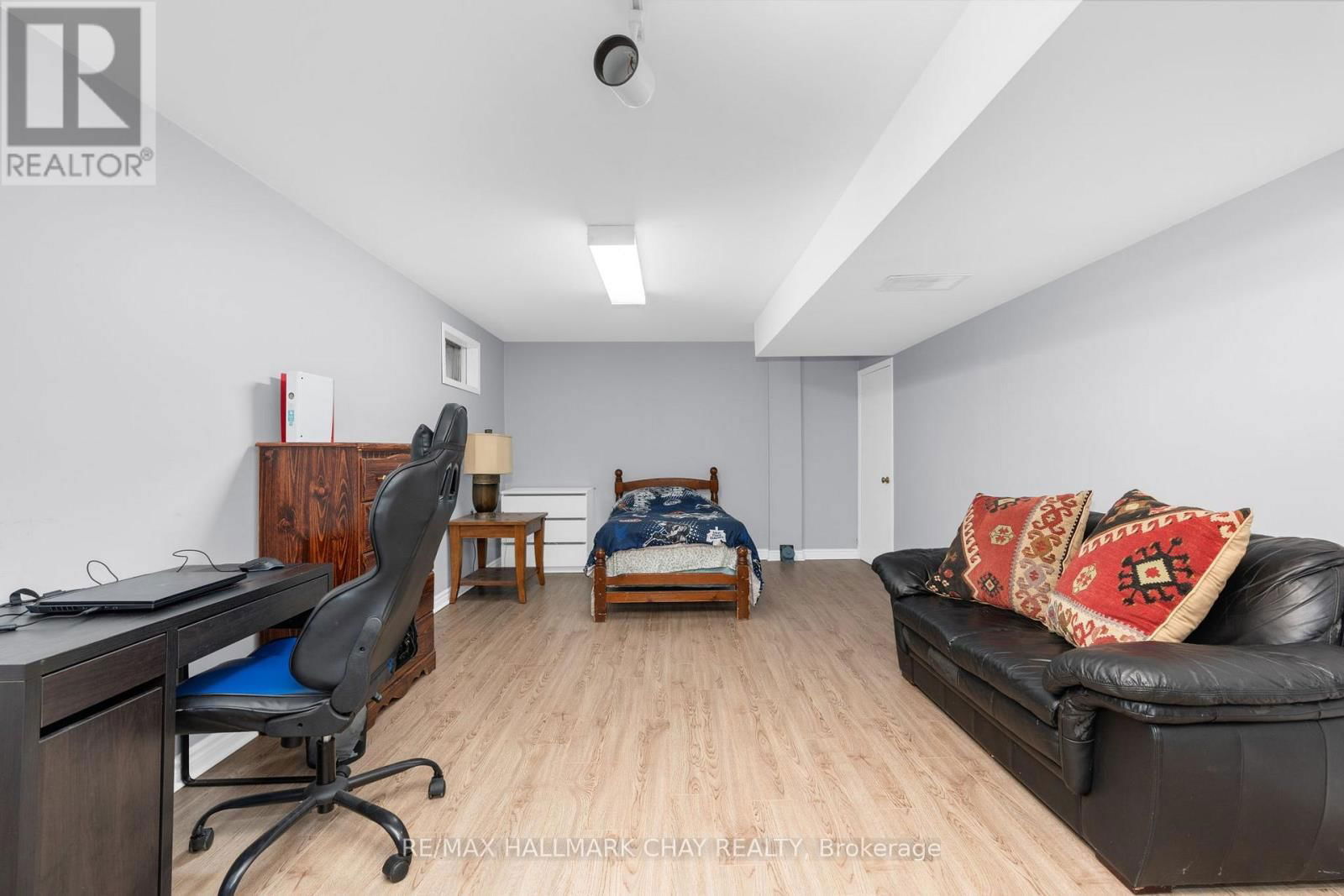 65 IMPERIAL CRESCENT Image 28