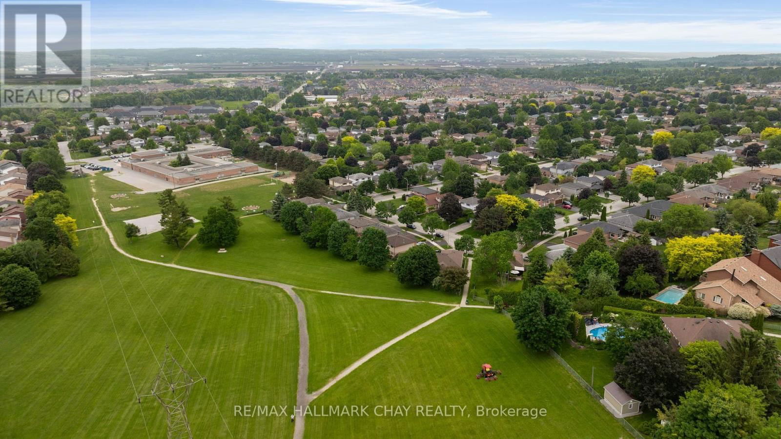 65 IMPERIAL CRESCENT Image 39