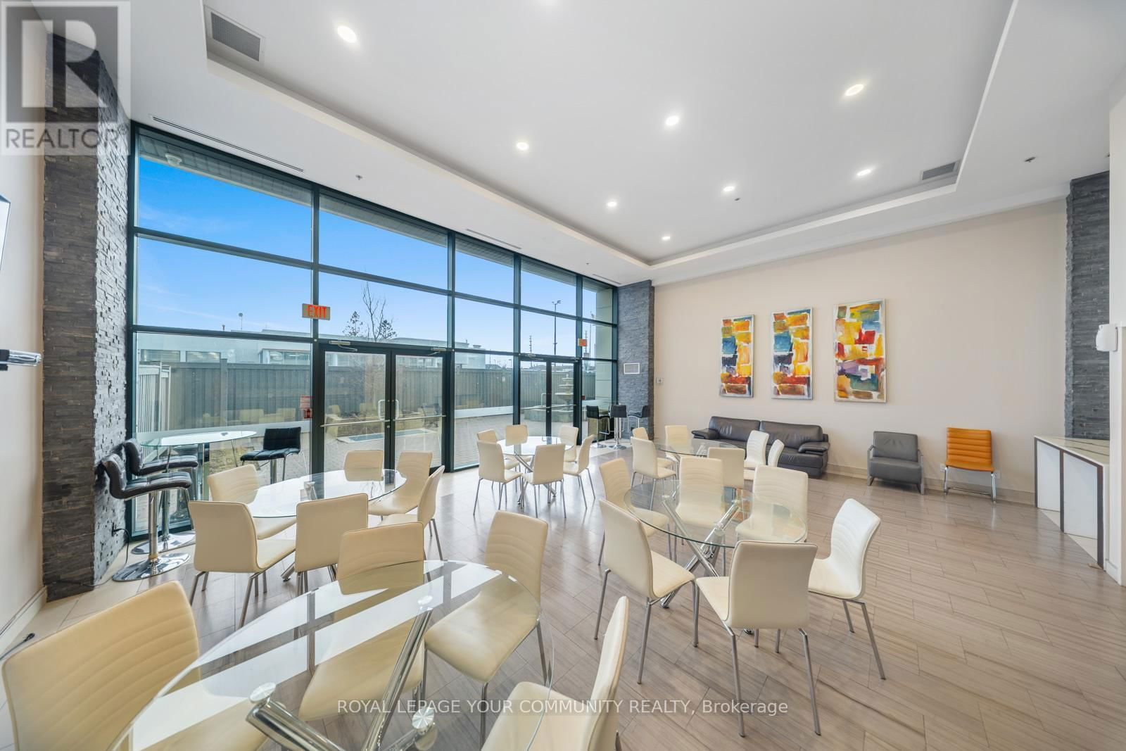315 - 24 WOODSTREAM BOULEVARD Image 37