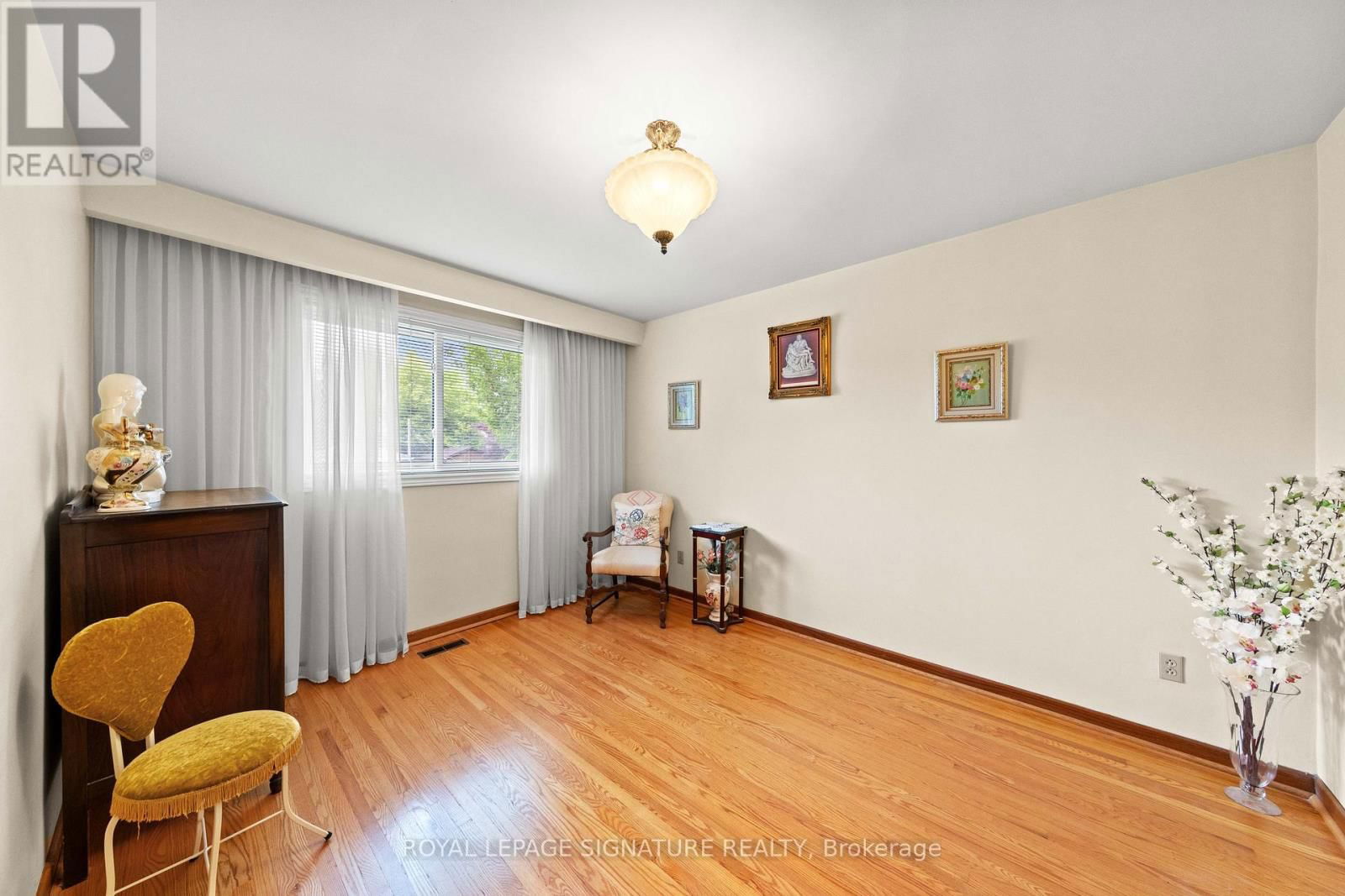 29 WOODVIEW ROAD Image 24