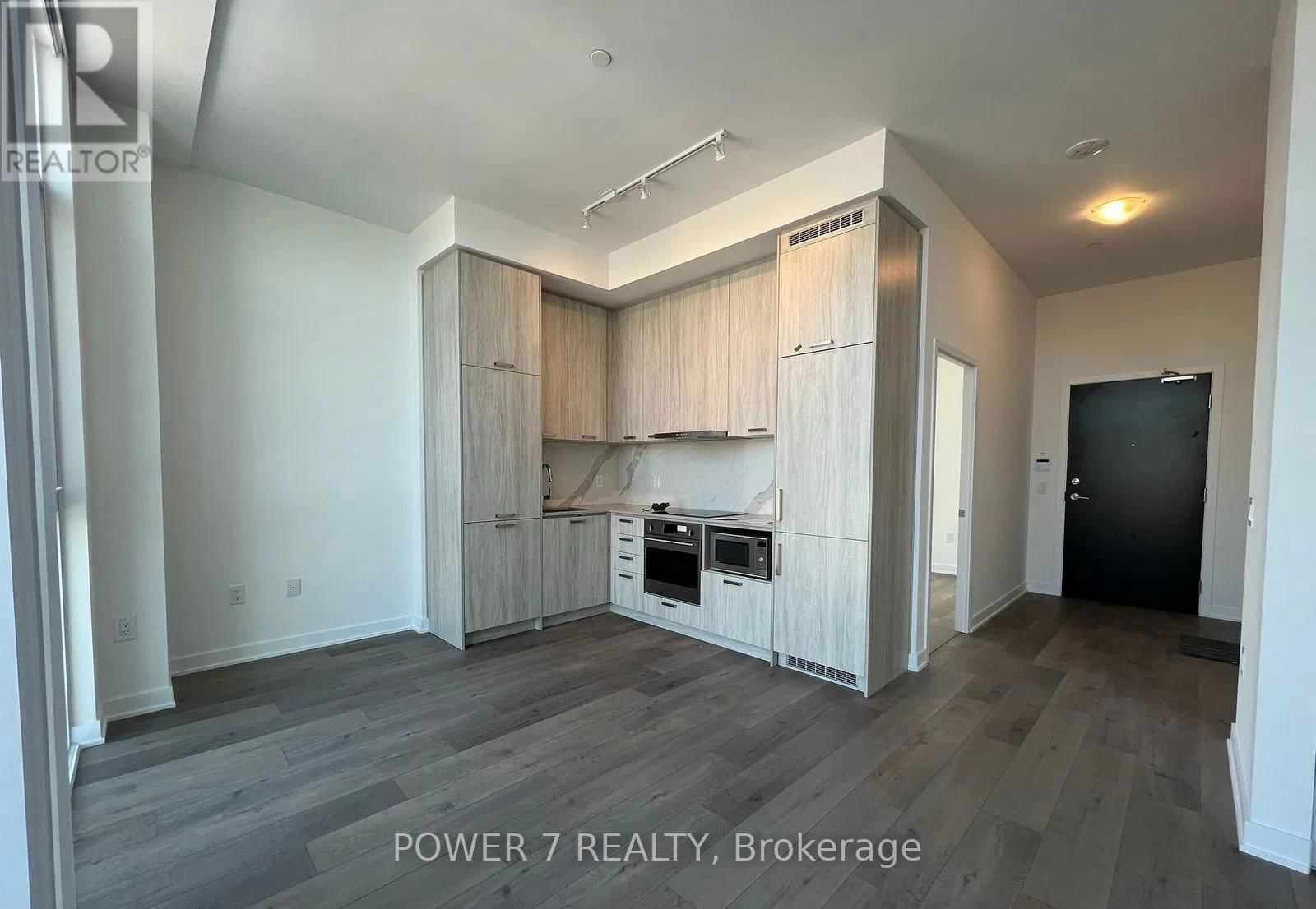1801 - 10 HONEYCRISP CRESCENT Image 3