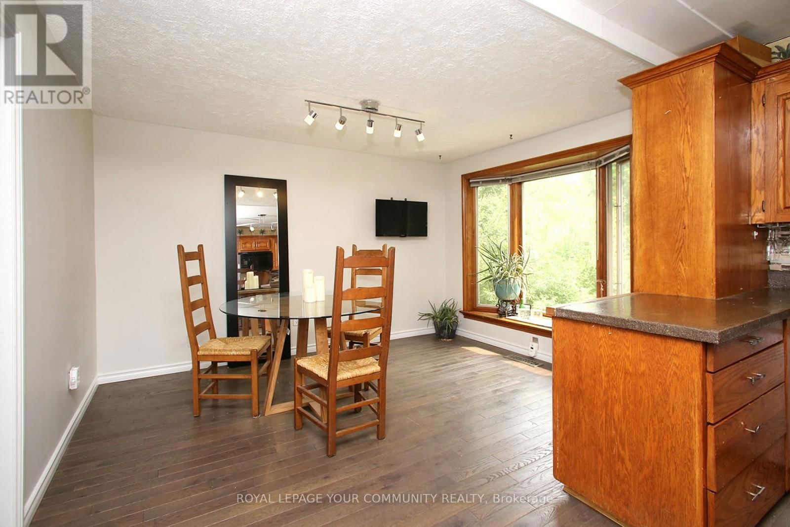 135 GURNETT STREET Image 12