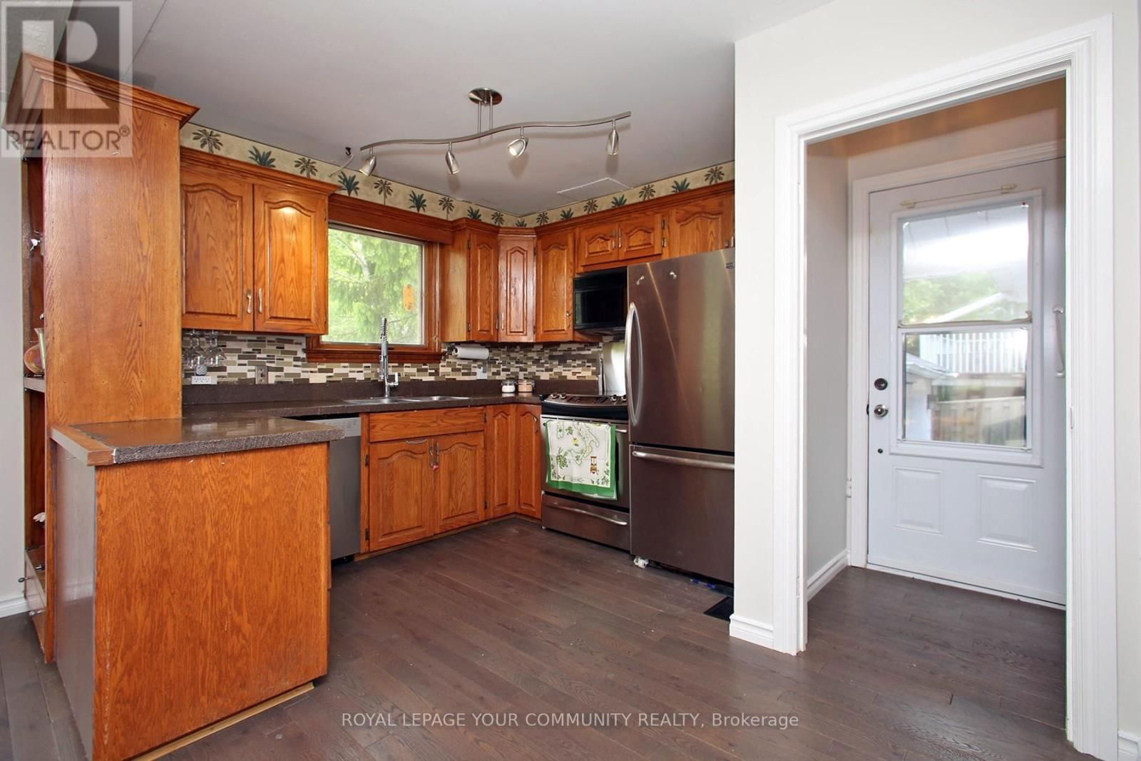 135 GURNETT STREET Image 16
