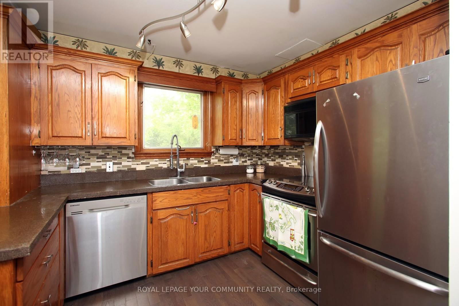 135 GURNETT STREET Image 17