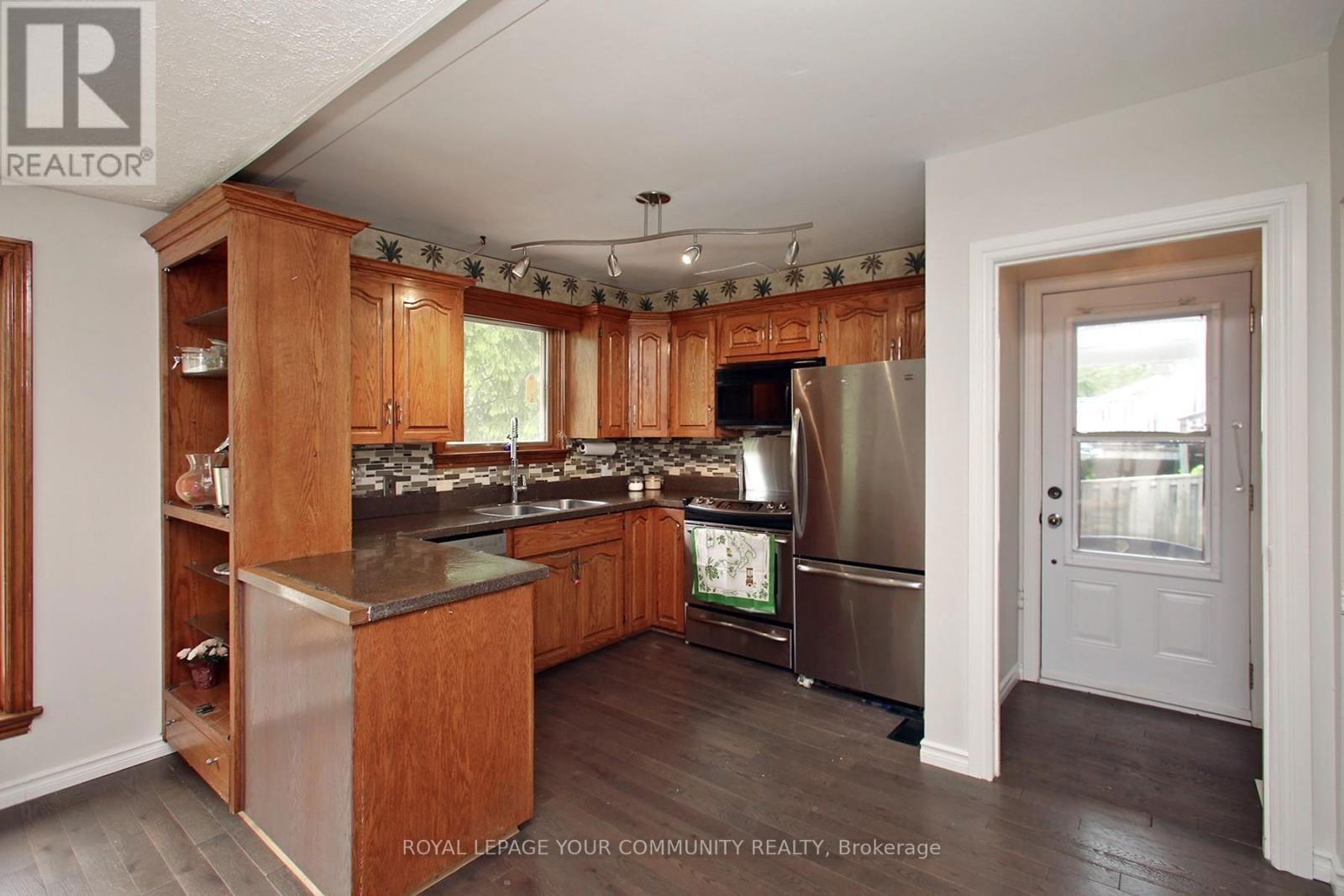 135 GURNETT STREET Image 18