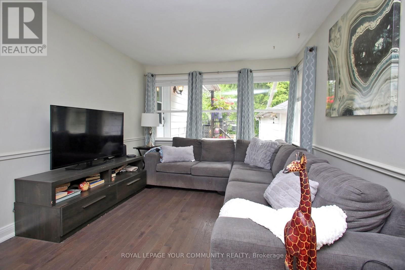135 GURNETT STREET Image 22