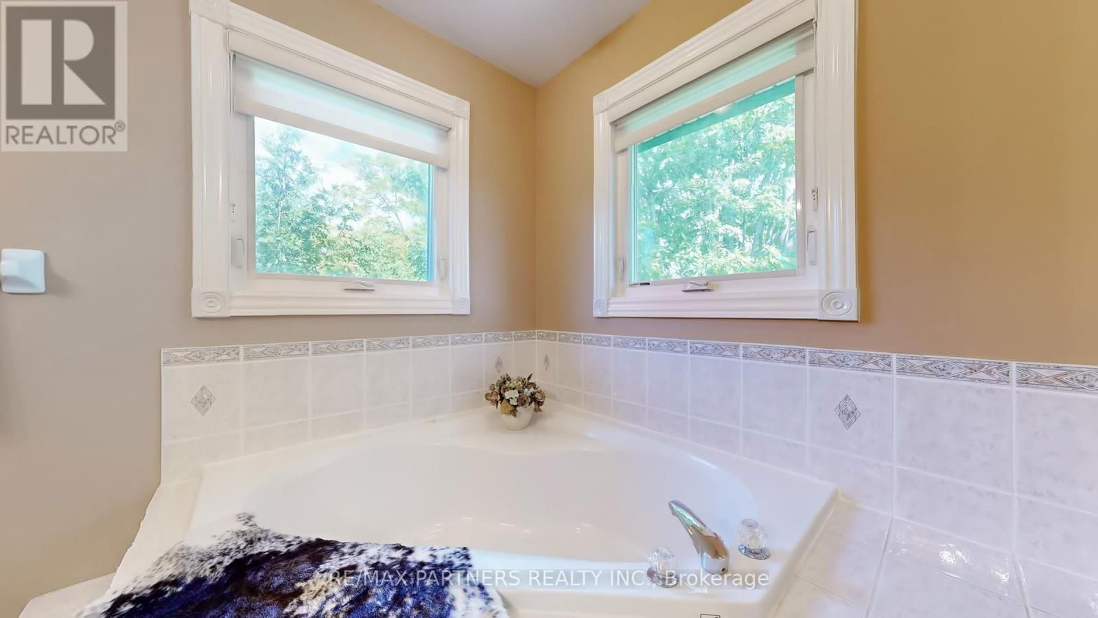 71 ALPINE CRESCENT Image 29