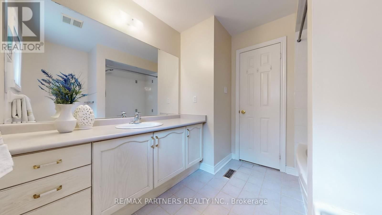 71 ALPINE CRESCENT Image 32