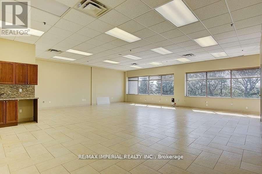 3 - 8111 JANE STREET Image 14