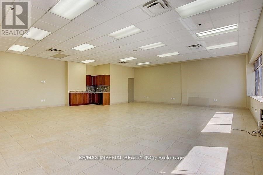 3 - 8111 JANE STREET Image 16