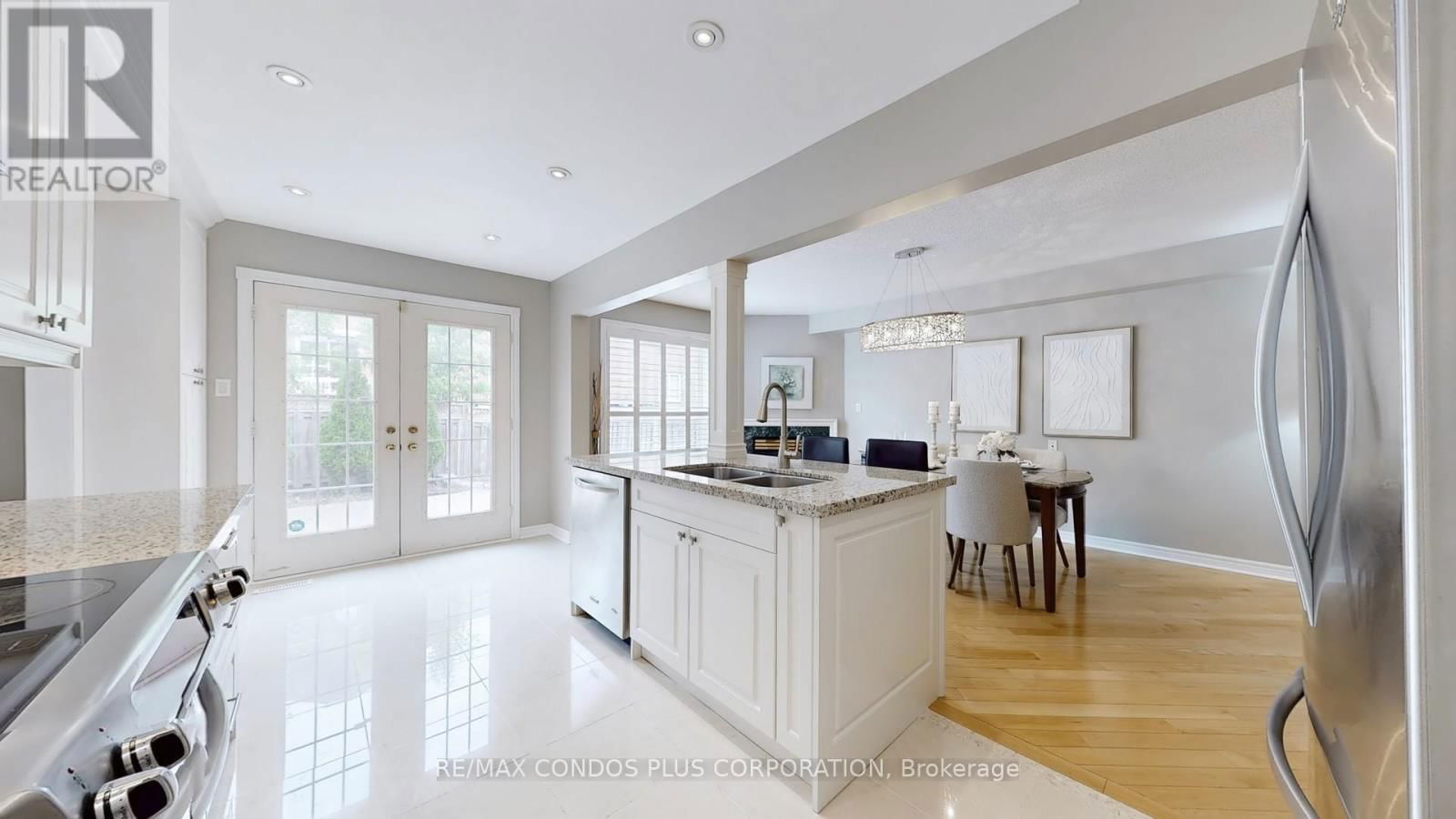 2 ROYAL CHAPIN CRESCENT Image 15