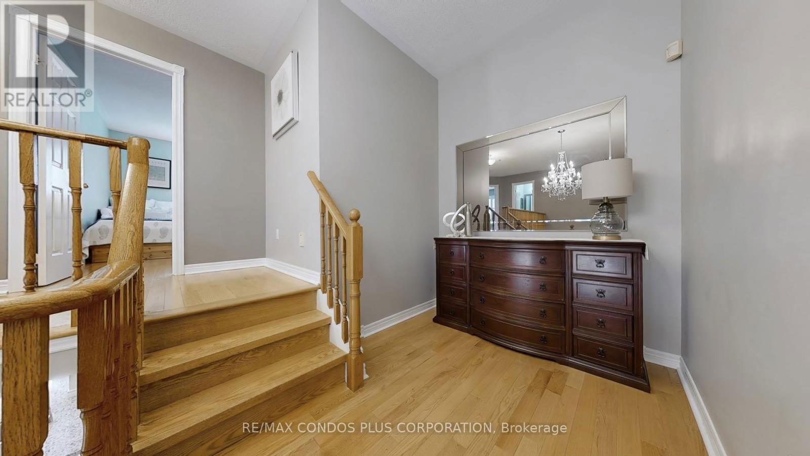 2 ROYAL CHAPIN CRESCENT Image 18