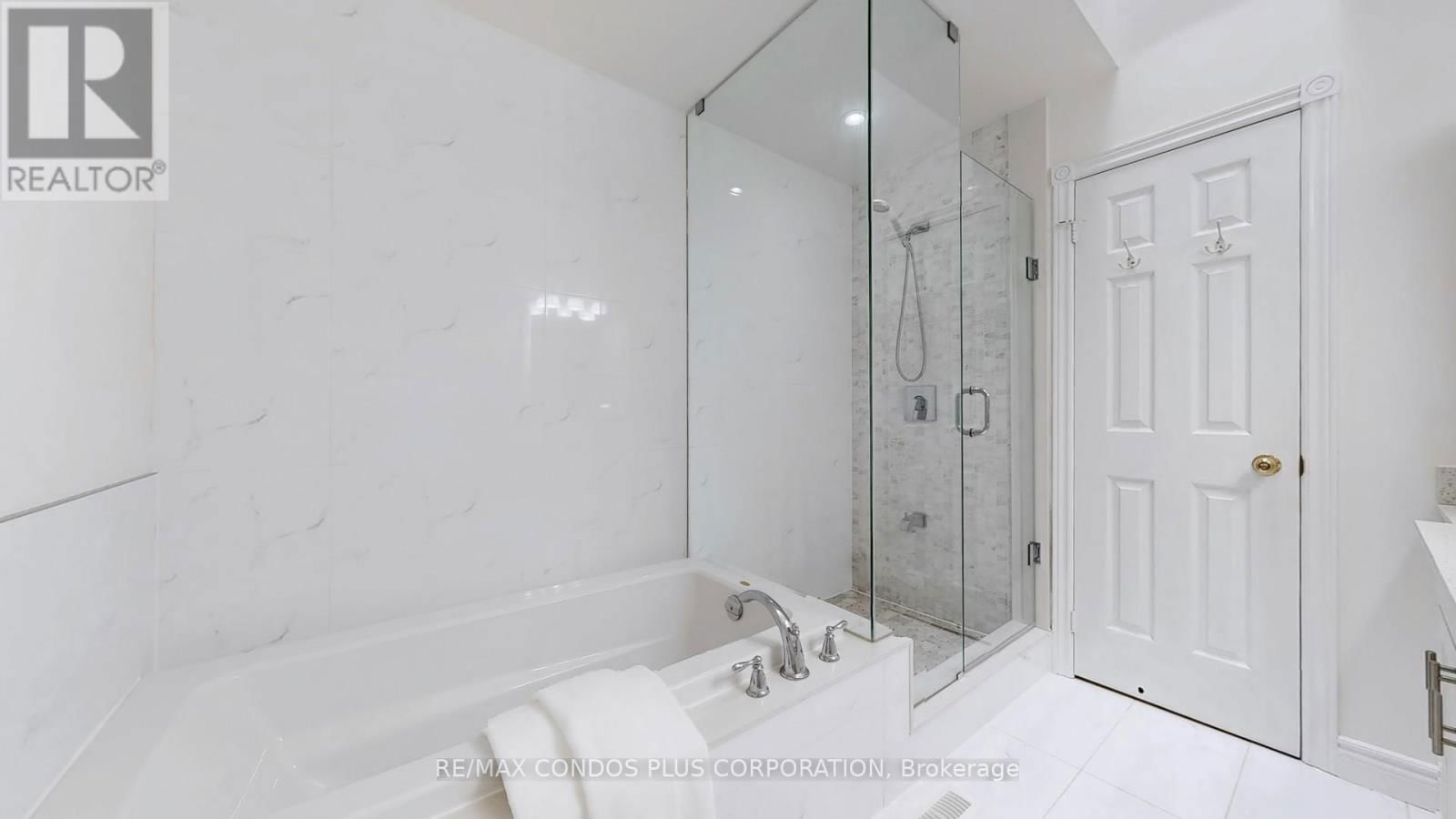 2 ROYAL CHAPIN CRESCENT Image 22