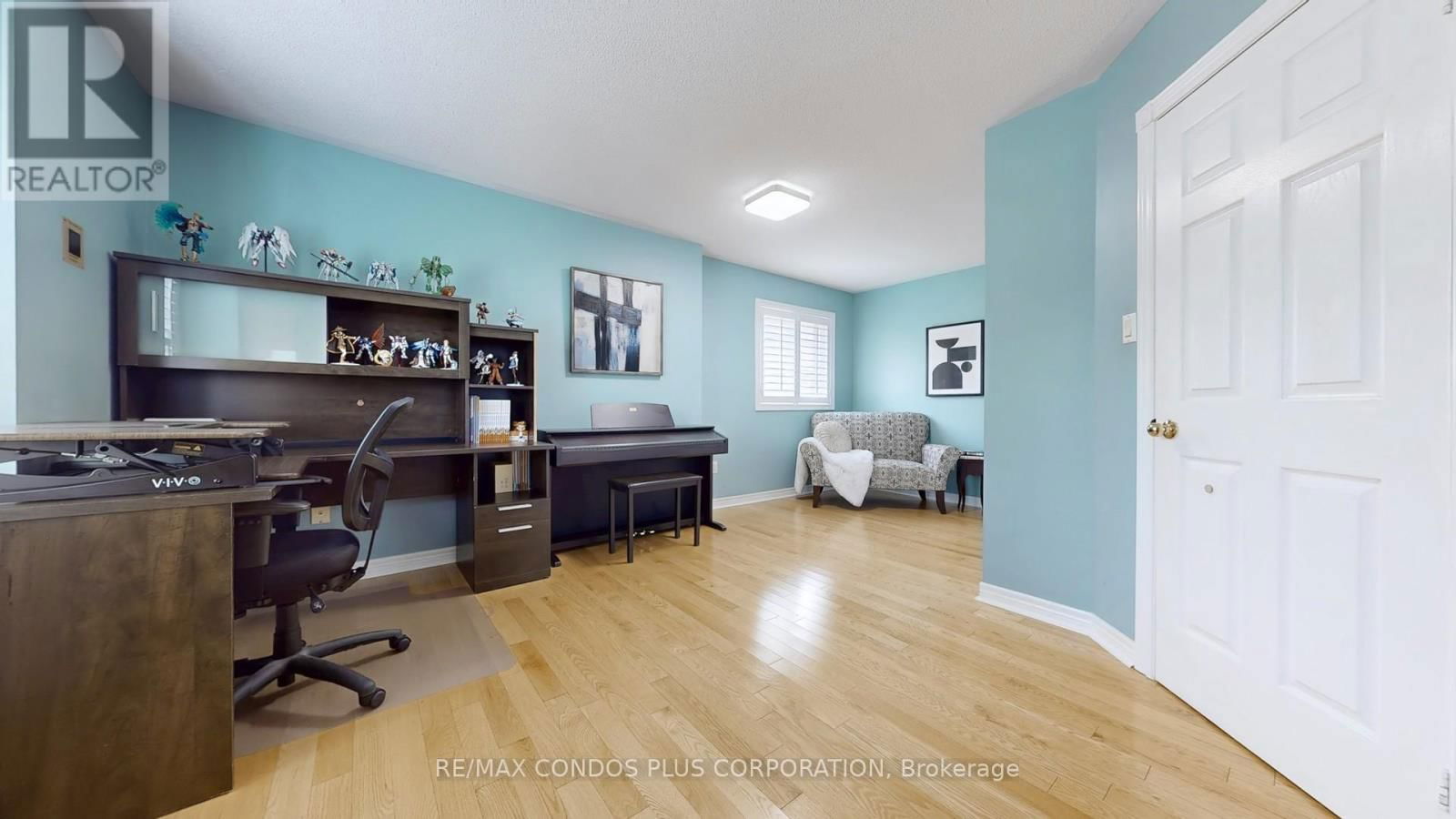 2 ROYAL CHAPIN CRESCENT Image 24