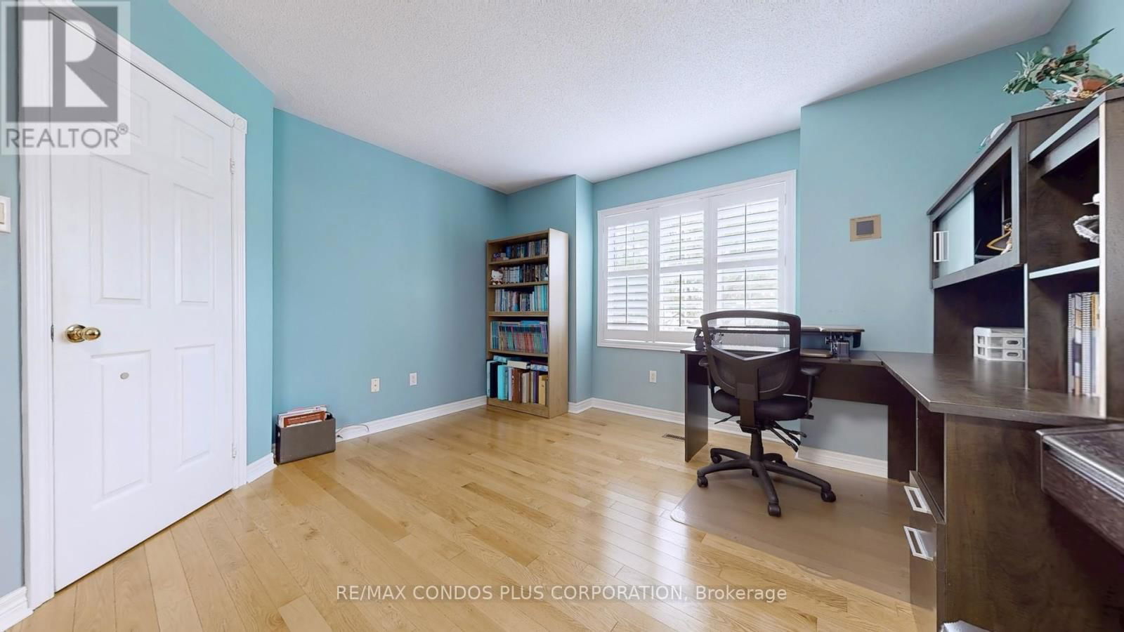 2 ROYAL CHAPIN CRESCENT Image 25