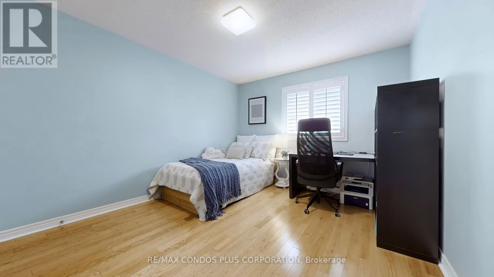 2 ROYAL CHAPIN CRESCENT Image 26