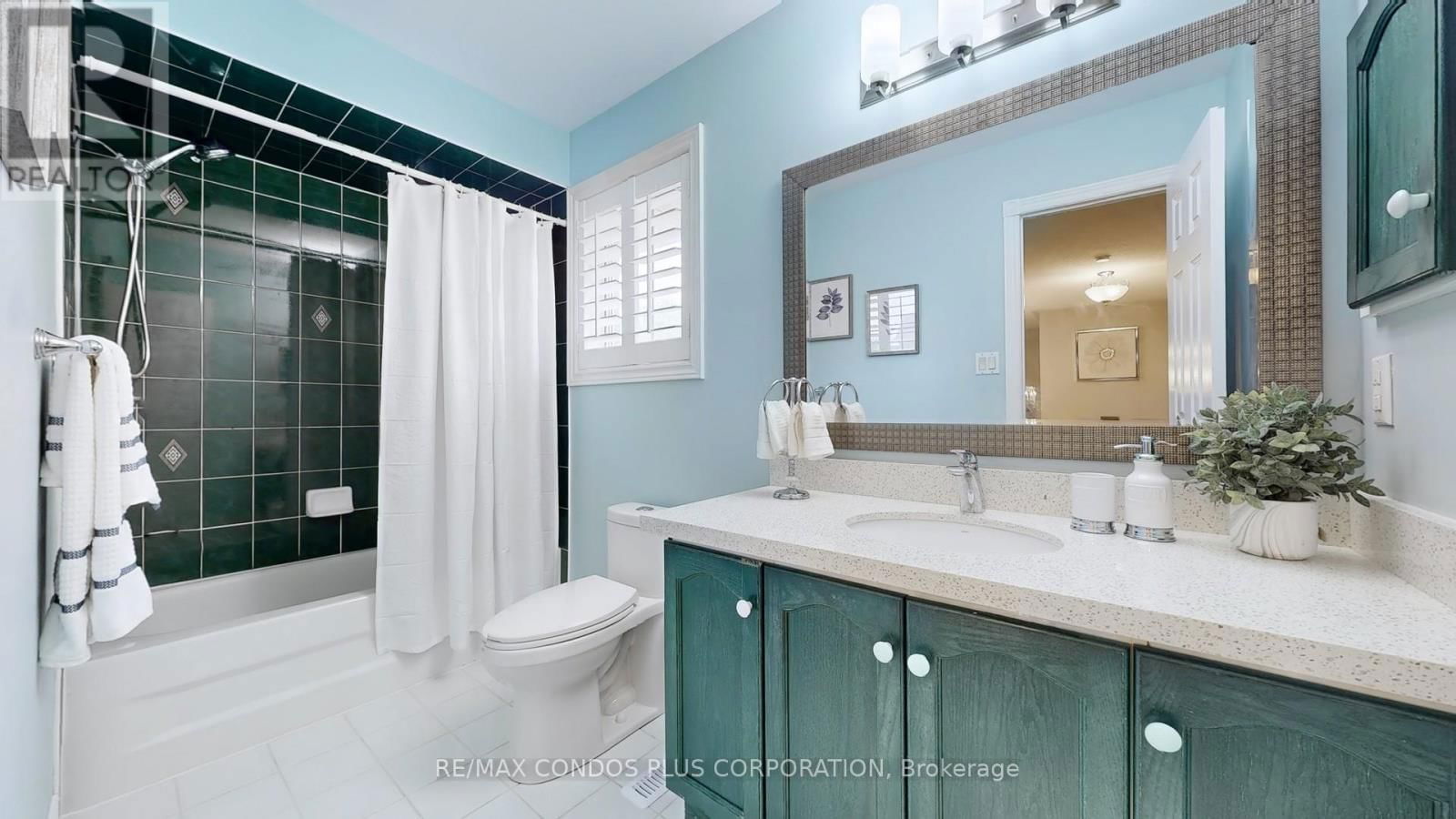 2 ROYAL CHAPIN CRESCENT Image 27