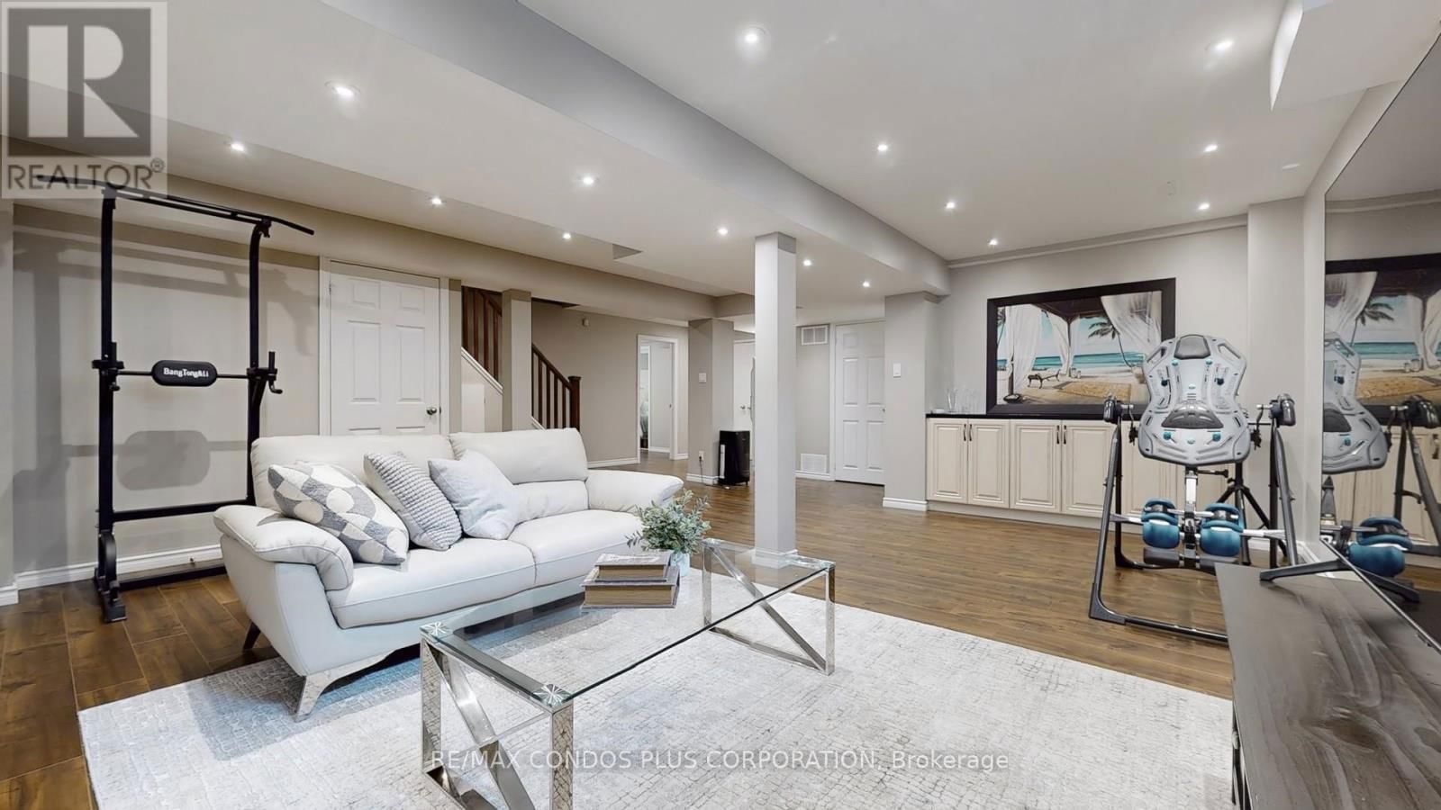 2 ROYAL CHAPIN CRESCENT Image 29