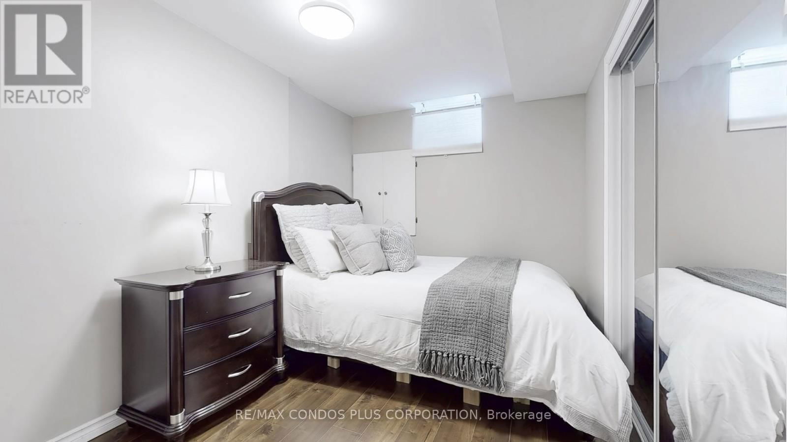 2 ROYAL CHAPIN CRESCENT Image 30