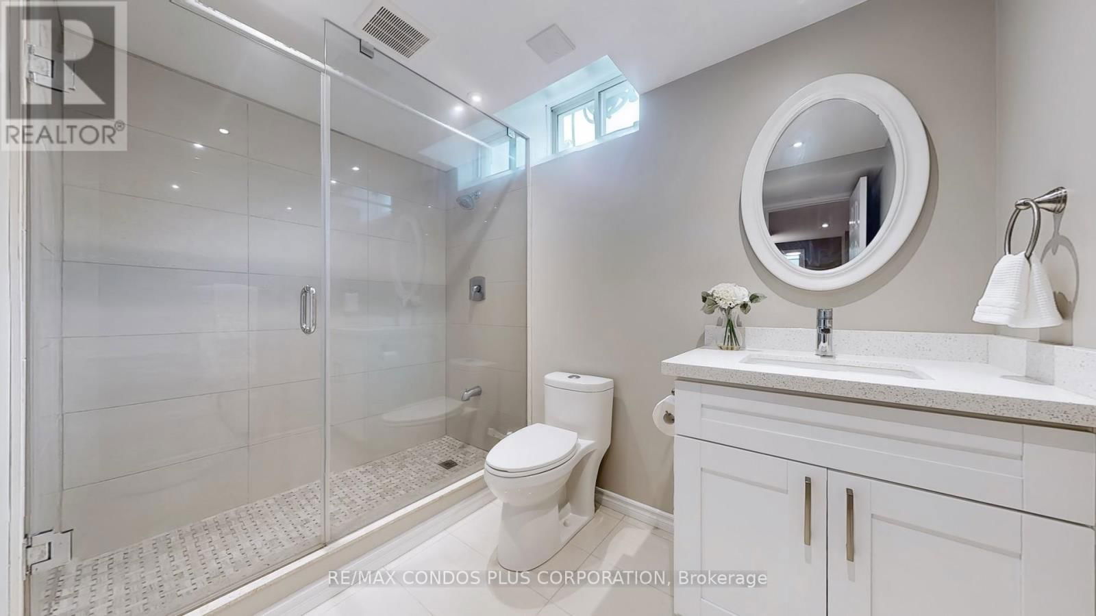 2 ROYAL CHAPIN CRESCENT Image 31