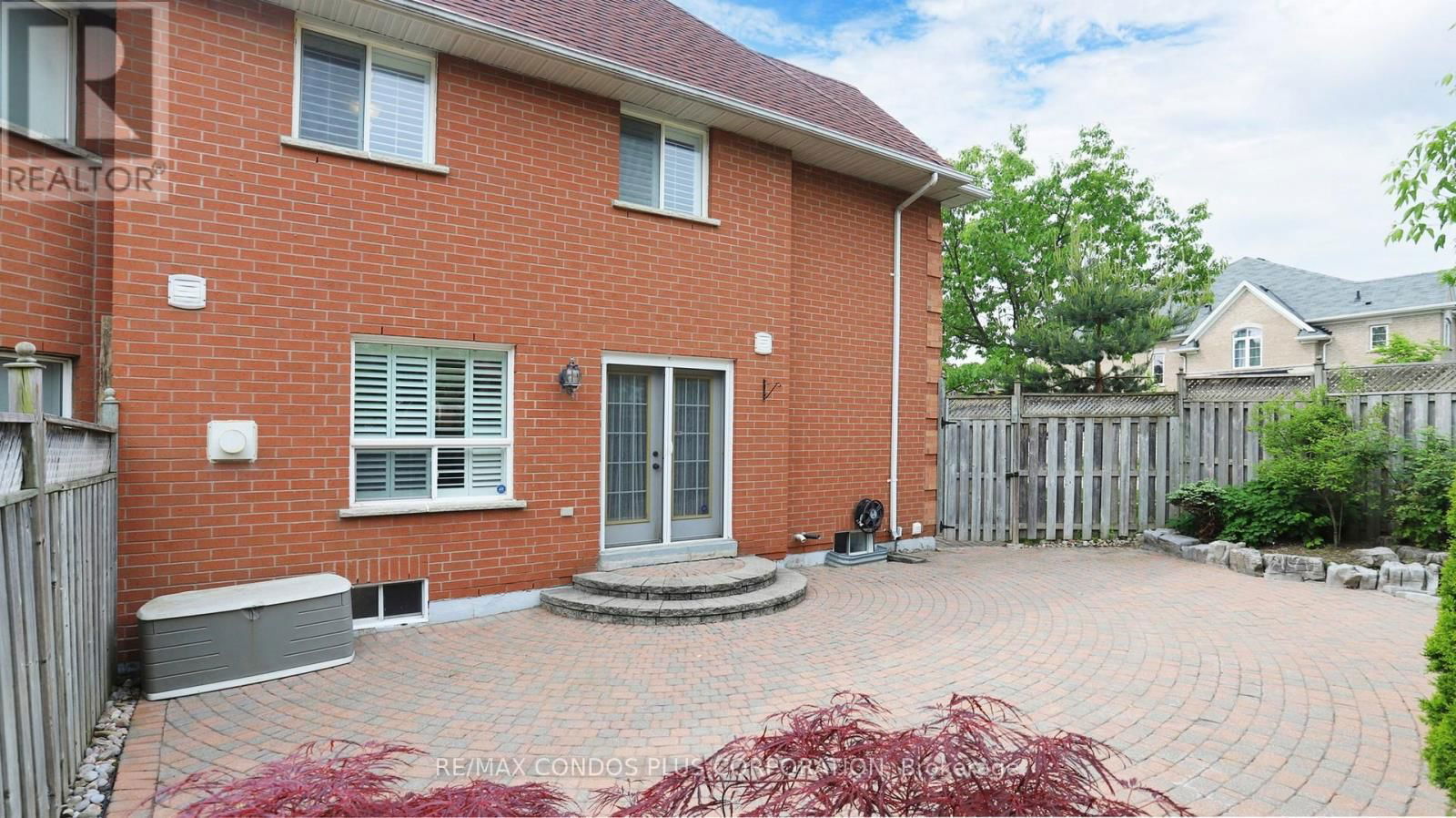 2 ROYAL CHAPIN CRESCENT Image 32