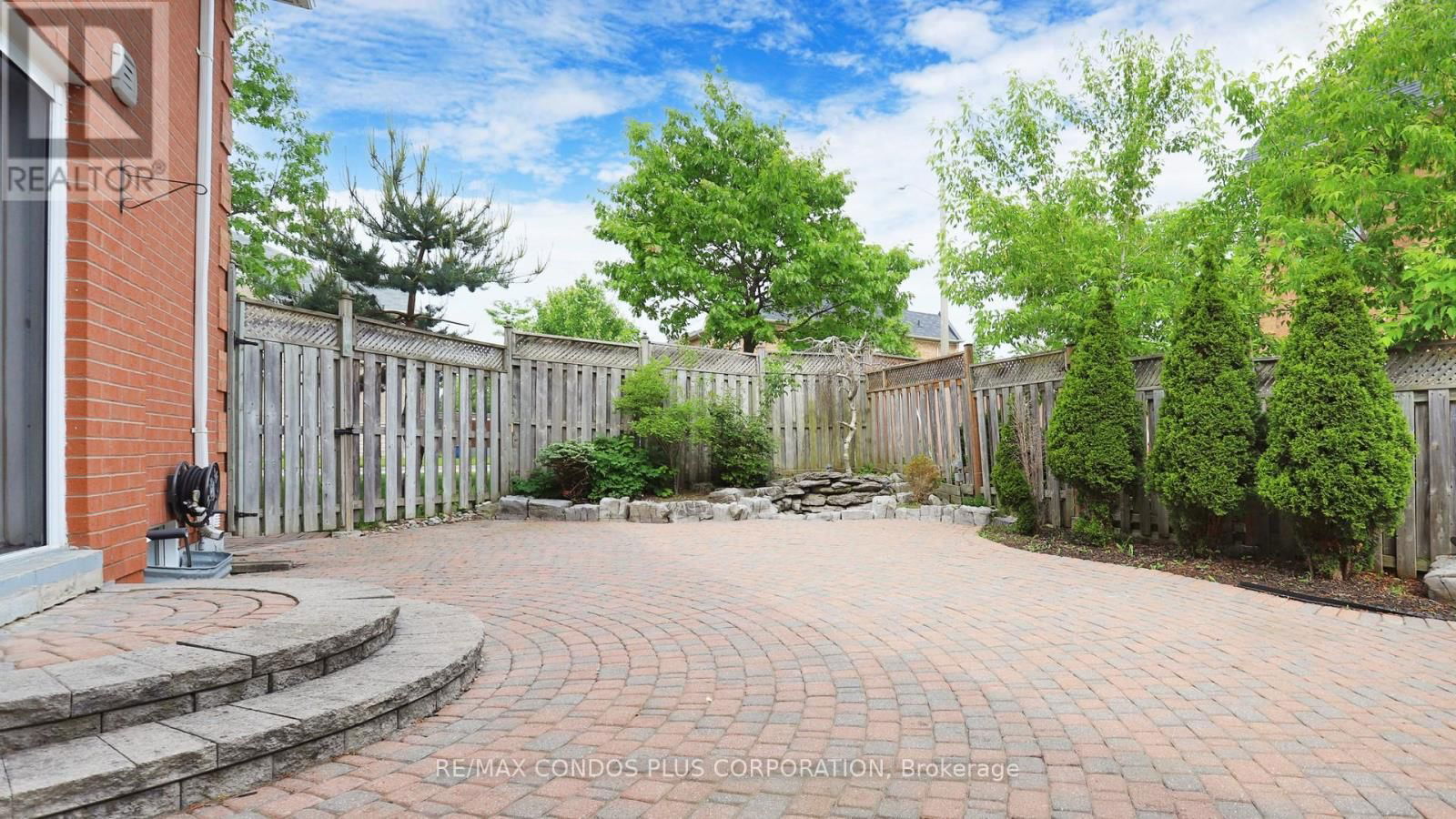 2 ROYAL CHAPIN CRESCENT Image 33