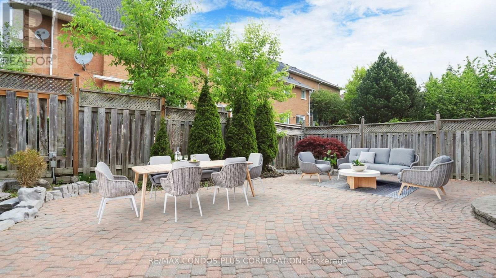 2 ROYAL CHAPIN CRESCENT Image 34