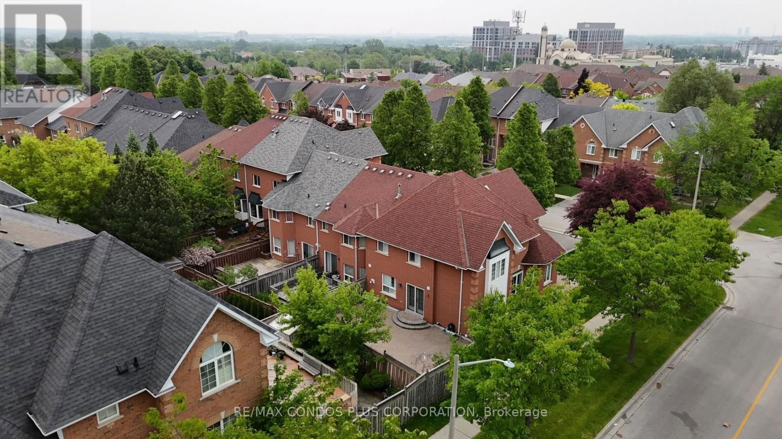 2 ROYAL CHAPIN CRESCENT Image 40