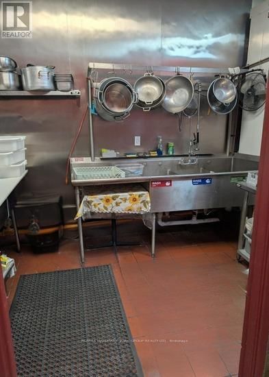 3 - 136 HOLLAND STREET EAST Image 5