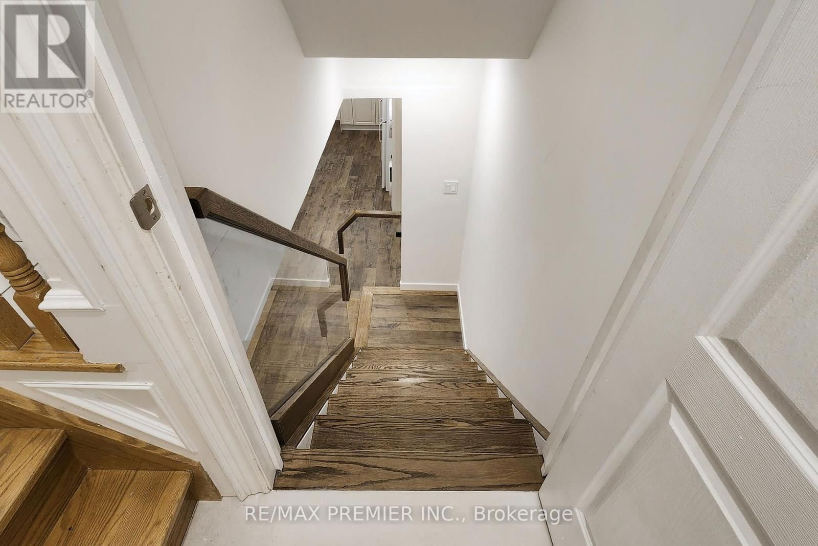 21 VILLANDRY CRESCENT Image 12