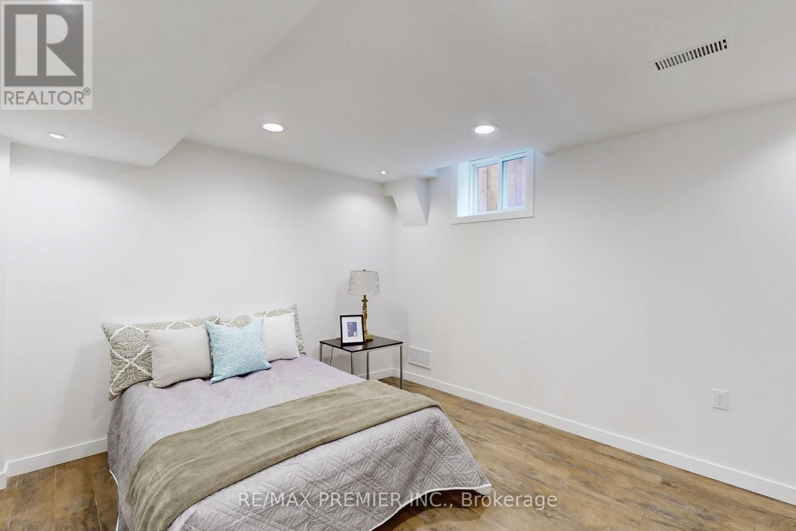 21 VILLANDRY CRESCENT Image 14