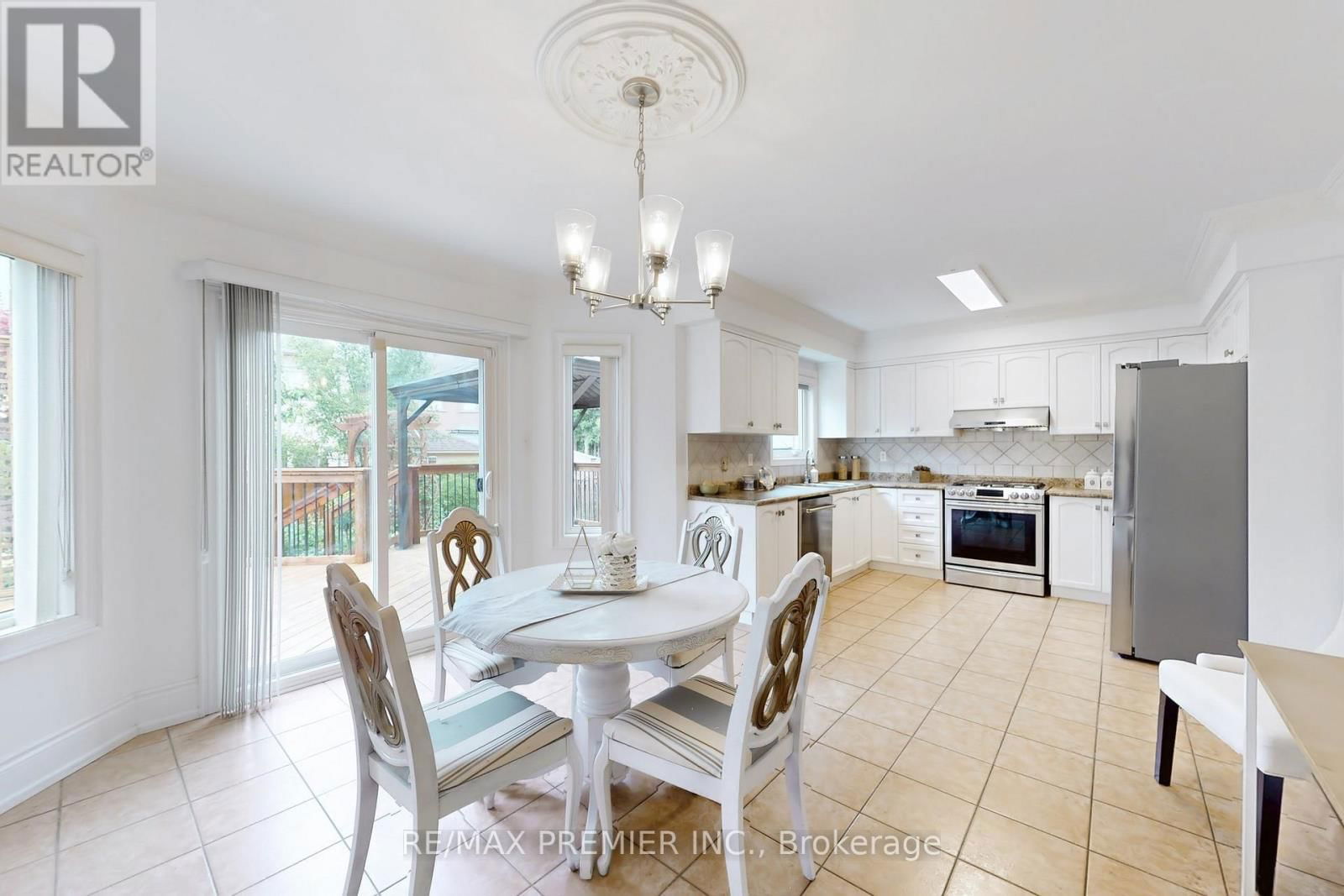 21 VILLANDRY CRESCENT Image 6