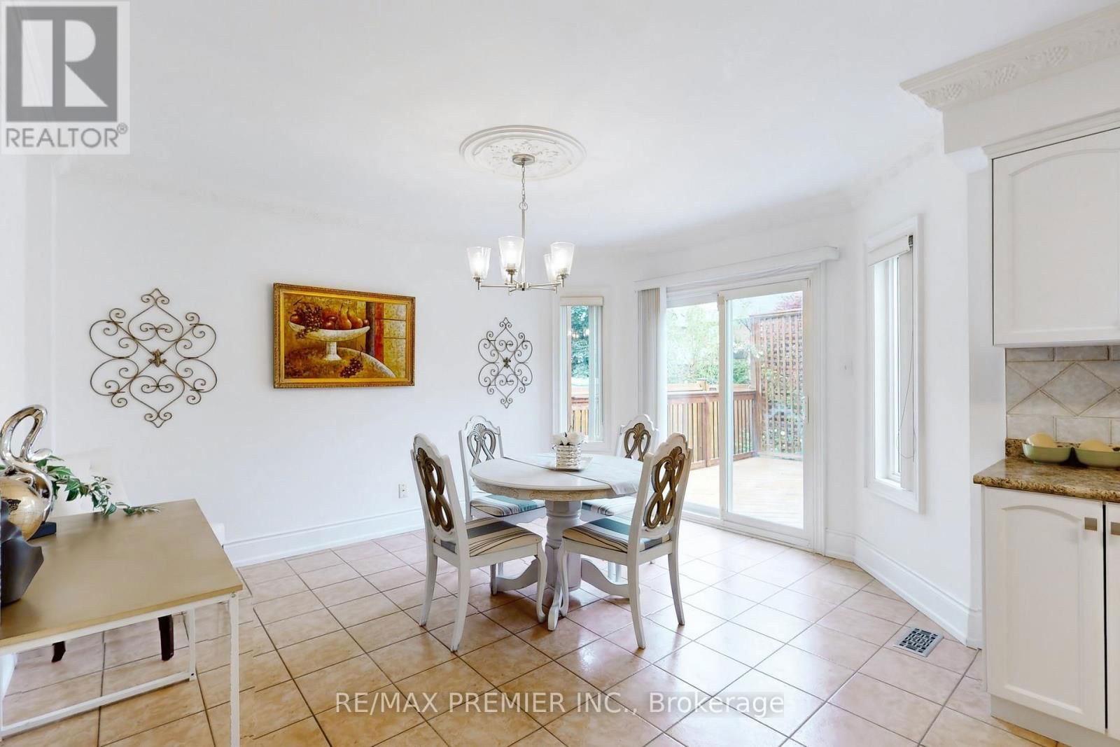21 VILLANDRY CRESCENT Image 7