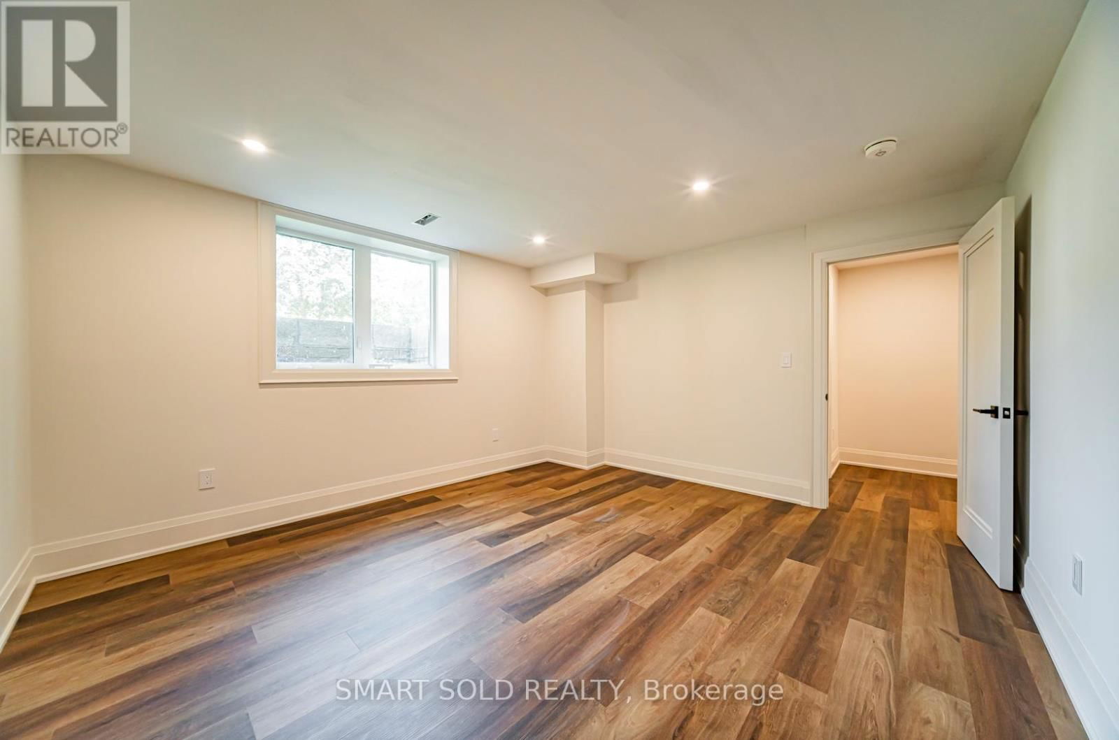 92 LLOYD STREET Image 33