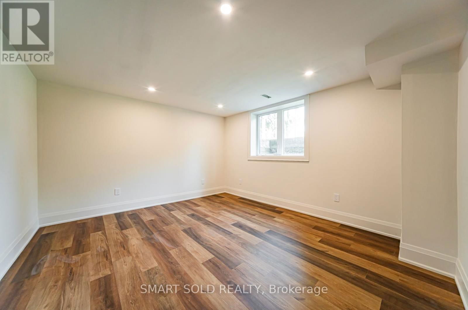 92 LLOYD STREET Image 34