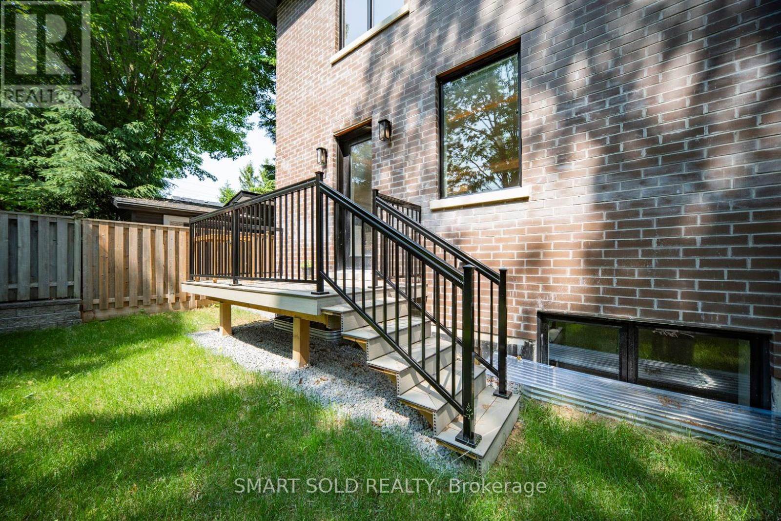 92 LLOYD STREET Image 35